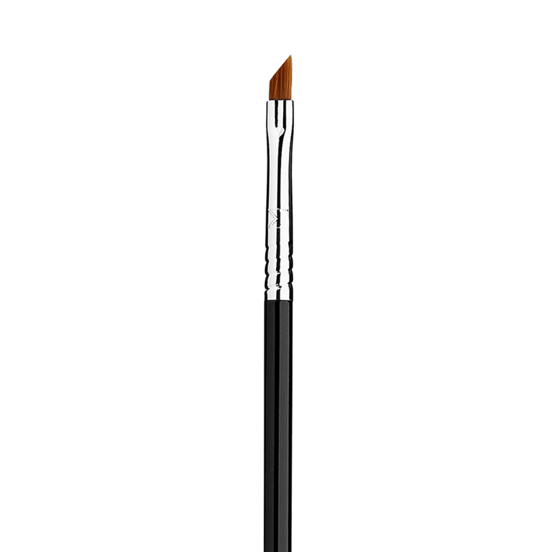 Sigma Beauty (E06) Winged Liner Makeup Brush