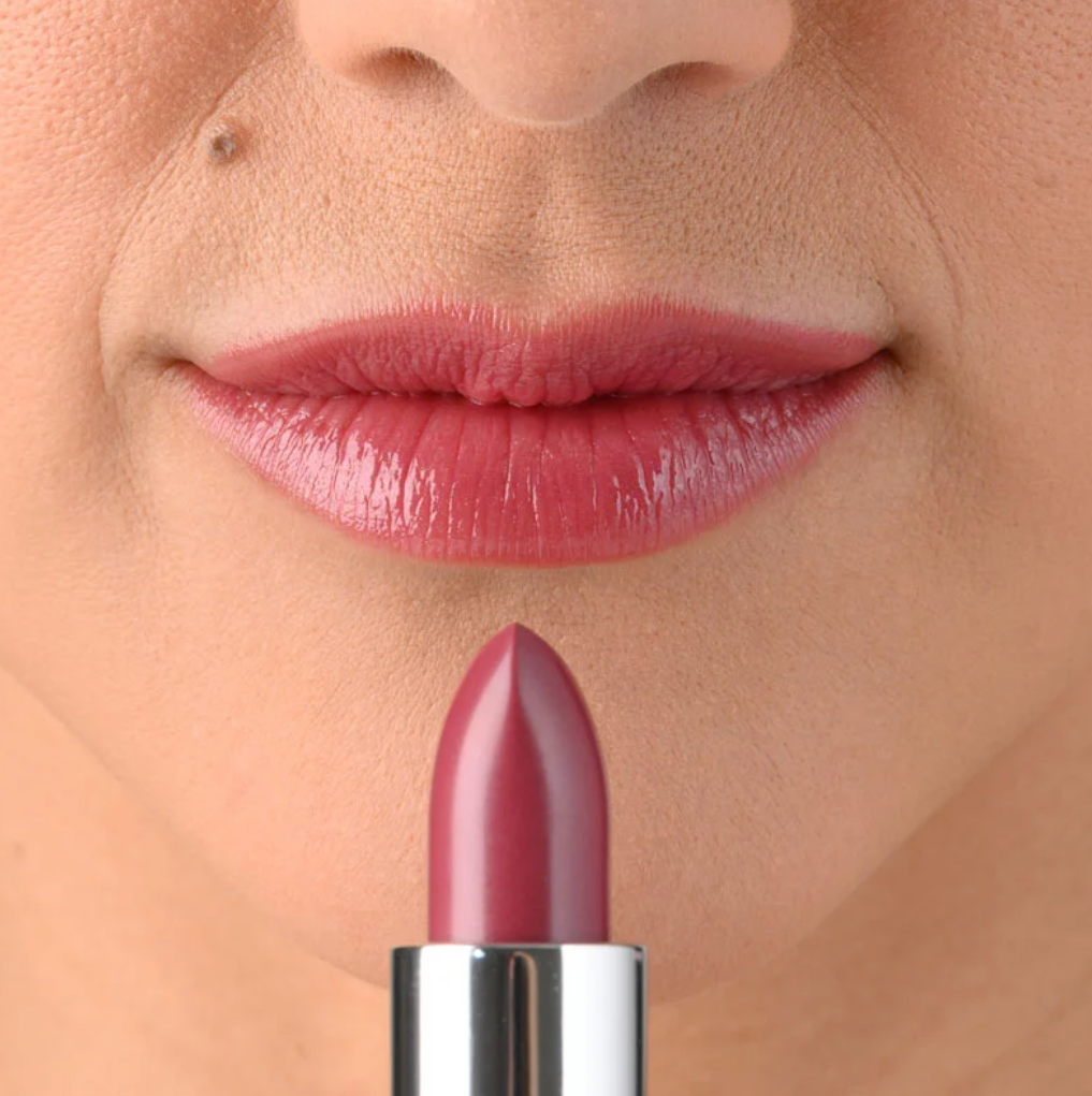 RED APPLE LIPSTICK Vogue Lipstick 