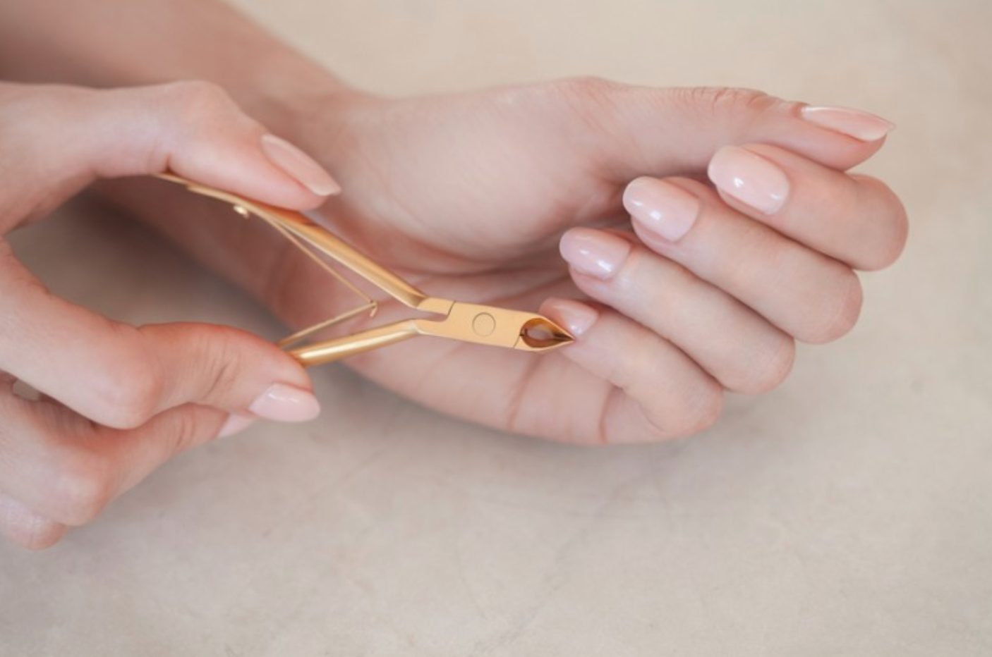 TWEEZERMAN  Ultra Precision Cuticle Nipper, Gold - ADDROS.COM